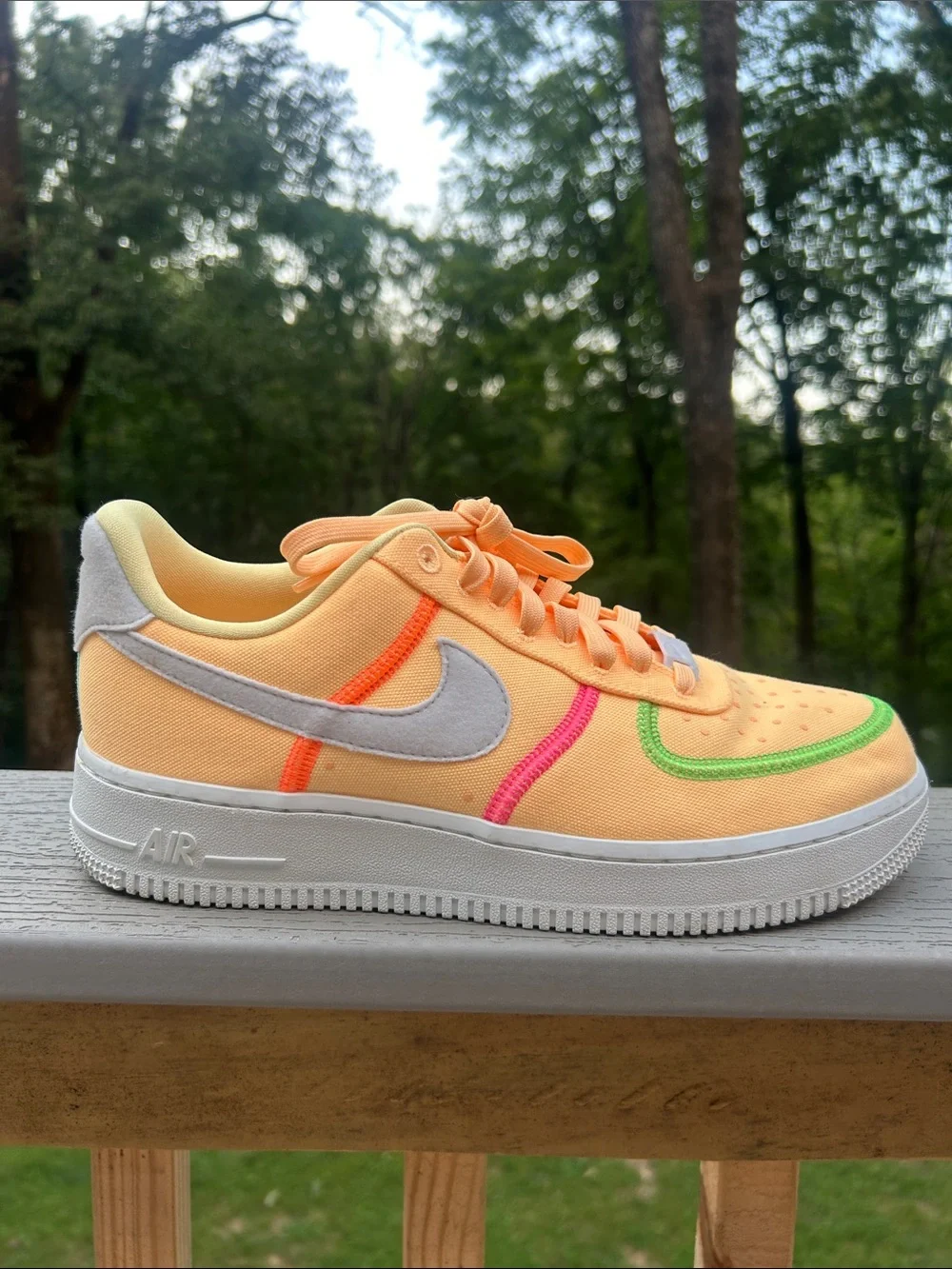 Nike WMNS AIR FORCE 1 '07 LOW LX 'STITCHED CANVAS - MELON TINT size 9